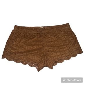 Mudd brown suede scallop crochet look shorts with drawstring size large